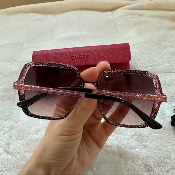 NWT- Guess Oversized Sunglasses - Picture 14 of 14